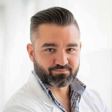 Dr Eduardo Alcouce